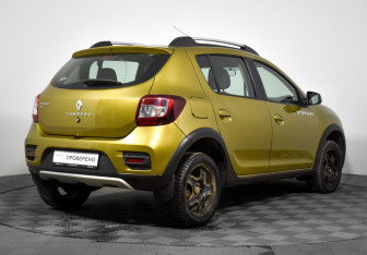 Подержанный автомобиль Renault Sandero 2018 года (5 фото)