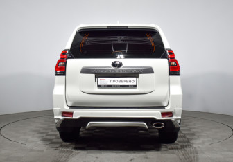 Подержанный автомобиль Toyota Land Cruiser Prado 2019 года (6 фото)