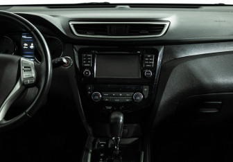 Подержанный автомобиль Nissan X-Trail 2017 года (14 фото)