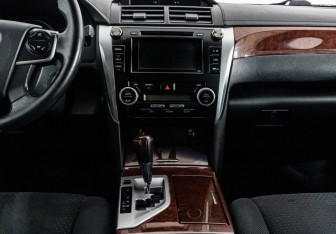 Подержанный автомобиль Toyota Camry Sedan 2013 года (14 фото)