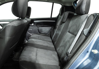 Подержанный автомобиль Renault Sandero 2013 года (10 фото)