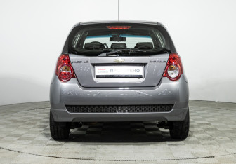Подержанный автомобиль Chevrolet Aveo Hatchback 2010 года (6 фото)