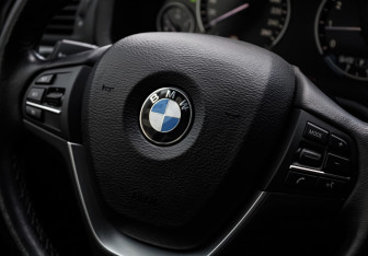 Подержанный автомобиль BMW X3 2015 года (12 фото)