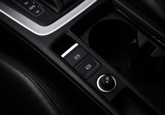 Подержанный автомобиль Audi Q3 2021 года (22 фото)