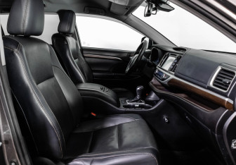 Подержанный автомобиль Toyota Highlander 2014 года (22 фото)
