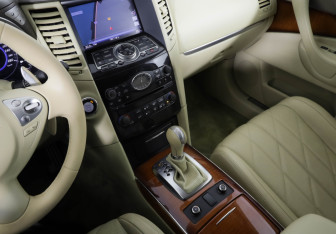 Подержанный автомобиль Infiniti FX 2012 года (24 фото)