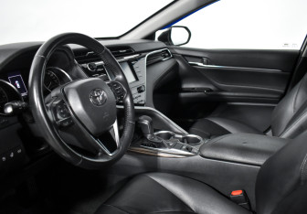 Подержанный автомобиль Toyota Camry Sedan 2018 года (9 фото)