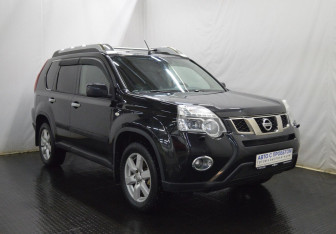 Подержанный автомобиль Nissan X-Trail 2011 года (3 фото)