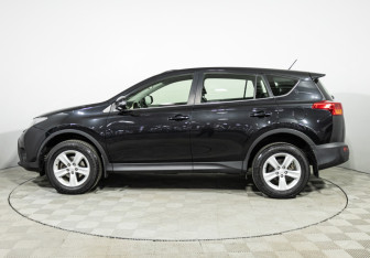 Подержанный автомобиль Toyota RAV4 2012 года (8 фото)