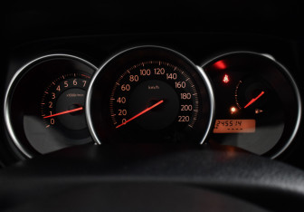 Подержанный автомобиль Nissan Tiida Sedan 2008 года (20 фото)