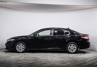 Подержанный автомобиль Toyota Camry Sedan 2018 года (8 фото)