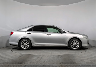 Подержанный автомобиль Toyota Camry Sedan 2011 года (4 фото)