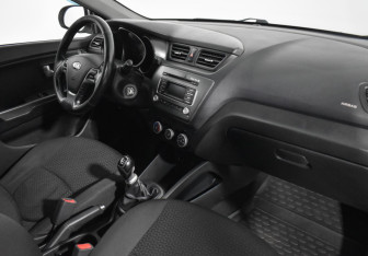 Подержанный автомобиль Kia Rio Hatchback 2016 года (12 фото)