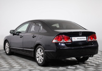 Подержанный автомобиль Honda Civic Sedan 2008 года (7 фото)