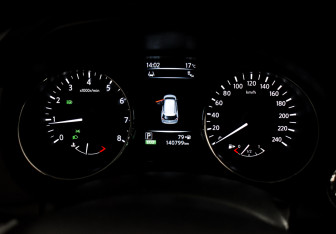 Подержанный автомобиль Nissan X-Trail 2016 года (19 фото)