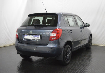Подержанный автомобиль Skoda Fabia Hatchback 2009 года (5 фото)