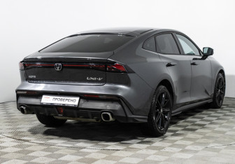 Подержанный автомобиль Changan UNI-V 2023 года (5 фото)