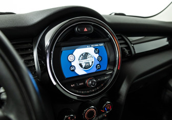 Подержанный автомобиль MINI Hatch 2018 года (16 фото)