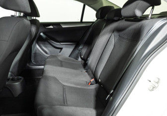 Подержанный автомобиль Volkswagen Jetta Sedan 2015 года (10 фото)