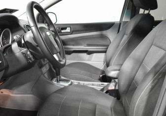 Подержанный автомобиль Ford Focus Sedan 2011 года (10 фото)