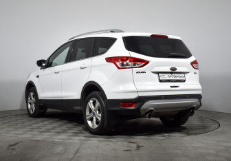 Подержанный автомобиль Ford Kuga 2015 года (7 фото)