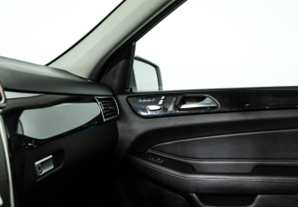 Подержанный автомобиль Mercedes-Benz GLE 2016 года (20 фото)