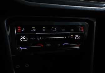 Подержанный автомобиль Volkswagen Tiguan 2021 года (15 фото)