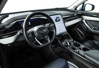 Подержанный автомобиль Geely Atlas 2023 года (11 фото)