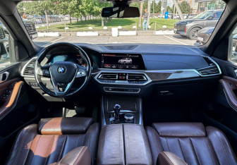 Подержанный автомобиль BMW X5 2019 года (18 фото)