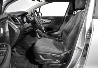 Подержанный автомобиль Opel Mokka 2014 года (10 фото)