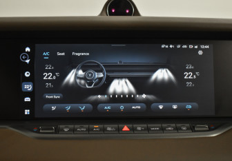 Подержанный автомобиль Voyah Free 2023 года (18 фото)