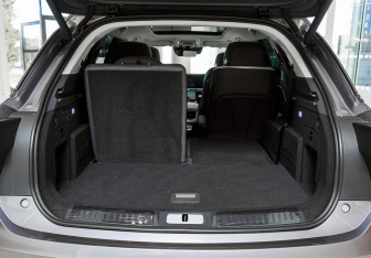 Новый Hongqi E-HS9 2022 (26 фото)