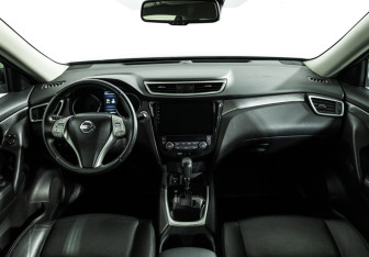 Подержанный автомобиль Nissan X-Trail 2016 года (13 фото)