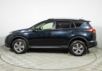 Подержанный автомобиль Toyota RAV4 2014 года (8 фото)
