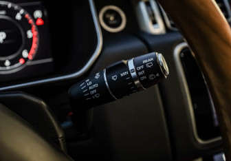 Подержанный автомобиль Land Rover Range Rover 2018 года (16 фото)