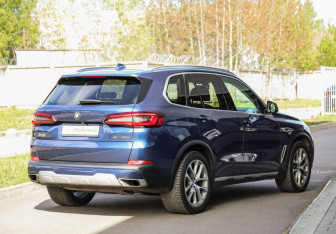Подержанный автомобиль BMW X5 2020 года (6 фото)
