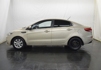 Подержанный автомобиль Kia Rio Sedan 2015 года (8 фото)
