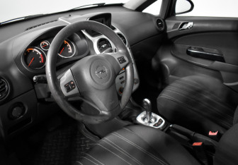 Подержанный автомобиль Opel Corsa 2008 года (9 фото)