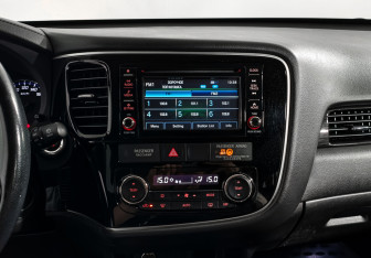 Подержанный автомобиль Mitsubishi Outlander 2017 года (16 фото)