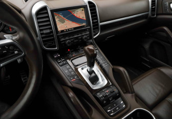 Подержанный автомобиль Porsche Cayenne 2014 года (26 фото)