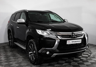 Подержанный автомобиль Mitsubishi Pajero Sport 2017 года (3 фото)