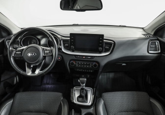 Подержанный автомобиль Kia Ceed Hatchback 2020 года (10 фото)