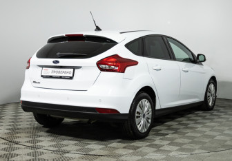 Подержанный автомобиль Ford Focus Hatchback 2019 года (7 фото)