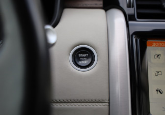 Подержанный автомобиль Land Rover Discovery 2017 года (22 фото)