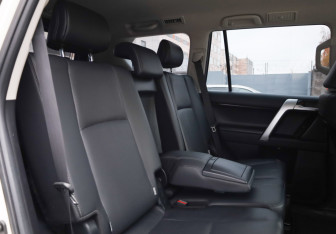 Подержанный автомобиль Toyota Land Cruiser Prado 2019 года (13 фото)