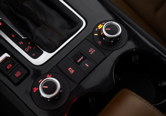 Подержанный автомобиль Volkswagen Touareg 2014 года (17 фото)