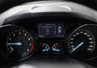 Подержанный автомобиль Ford Kuga 2016 года (12 фото)