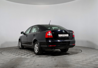 Подержанный автомобиль Skoda Octavia Liftback 2011 года (7 фото)
