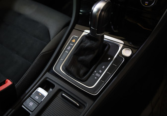 Подержанный автомобиль Volkswagen Golf Hatchback 2017 года (17 фото)