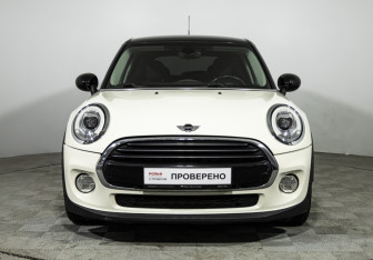 Подержанный автомобиль MINI Hatch 2016 года (2 фото)